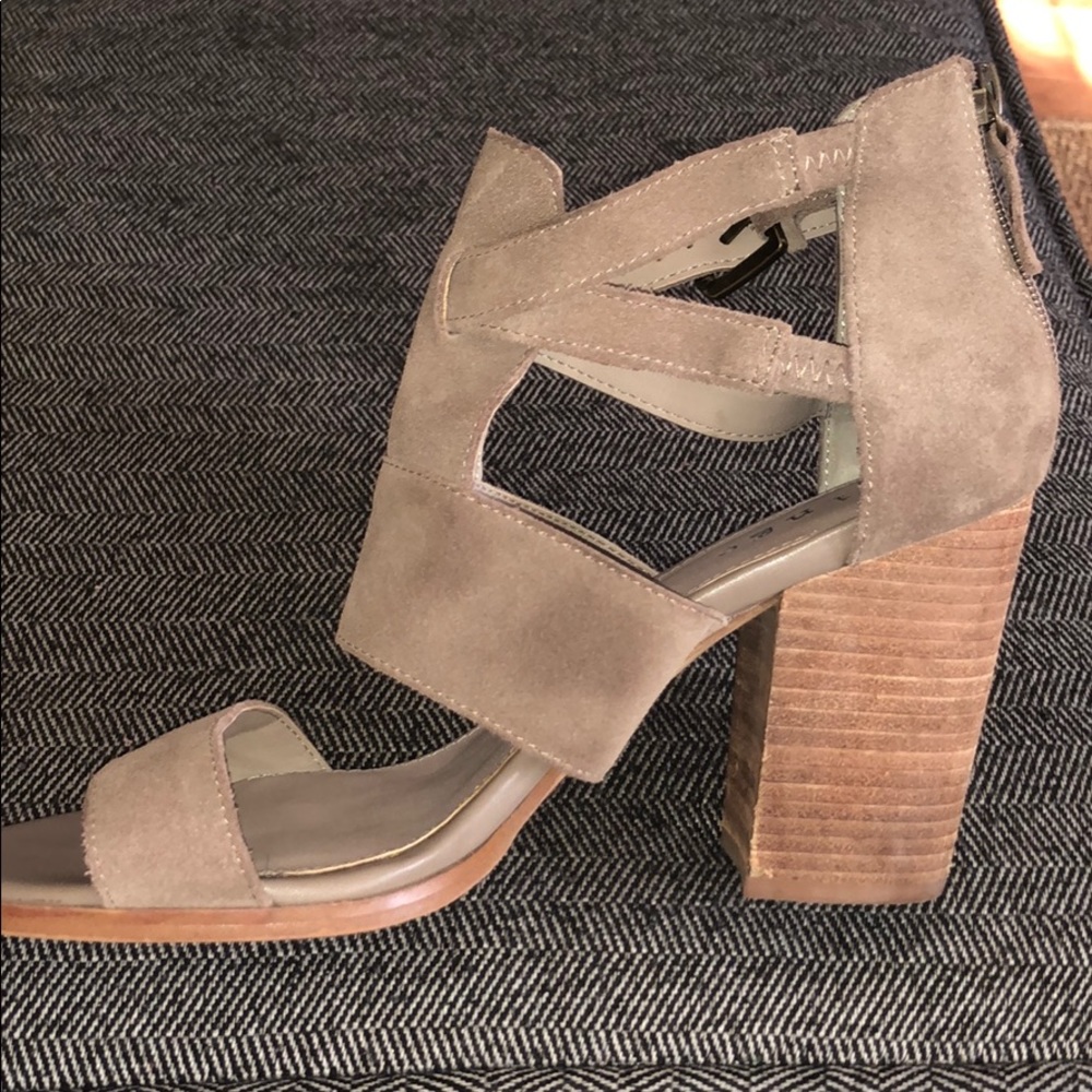 Hinge cream color boots.